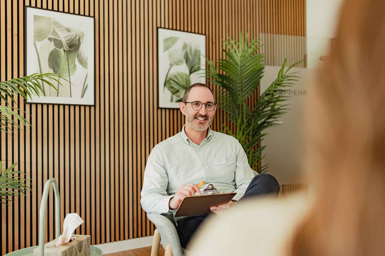 Psychotherapie mit Georgios Alexious, Oberarzt in der calm Ambulanz in Düsseldorf